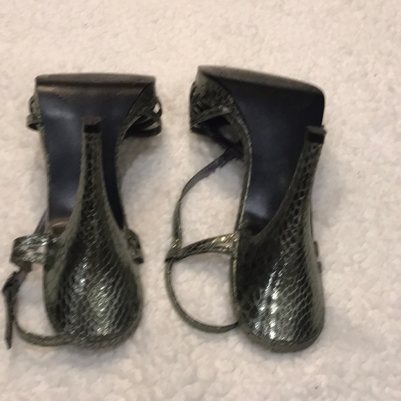 Shimmery snake pattern platform heels 👠 - Picture 4 of 7